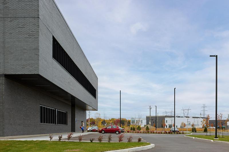 Press kit | 1440-05 - Press release | NFOE and Archi– Design Monolithic Laboratory in Quebec - NFOE  | Archi– - Institutional Architecture - South facade - Photo credit: James Brittain