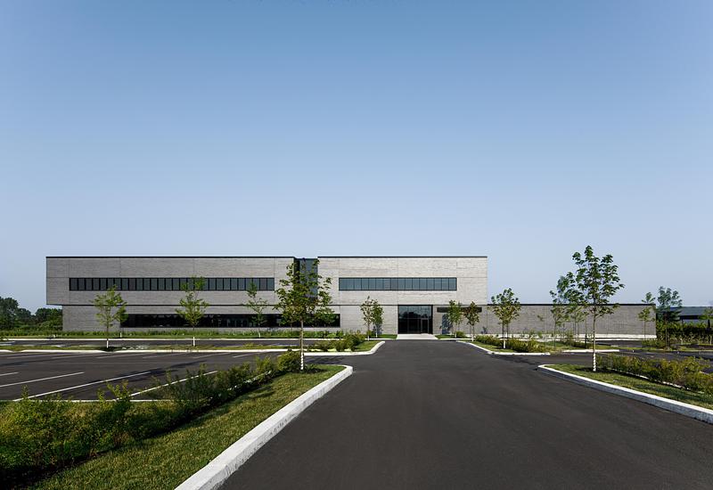 Press kit | 1440-05 - Press release | NFOE and Archi– Design Monolithic Laboratory in Quebec - NFOE  | Archi– - Institutional Architecture - East Facade - Photo credit: Stéphane Brügger