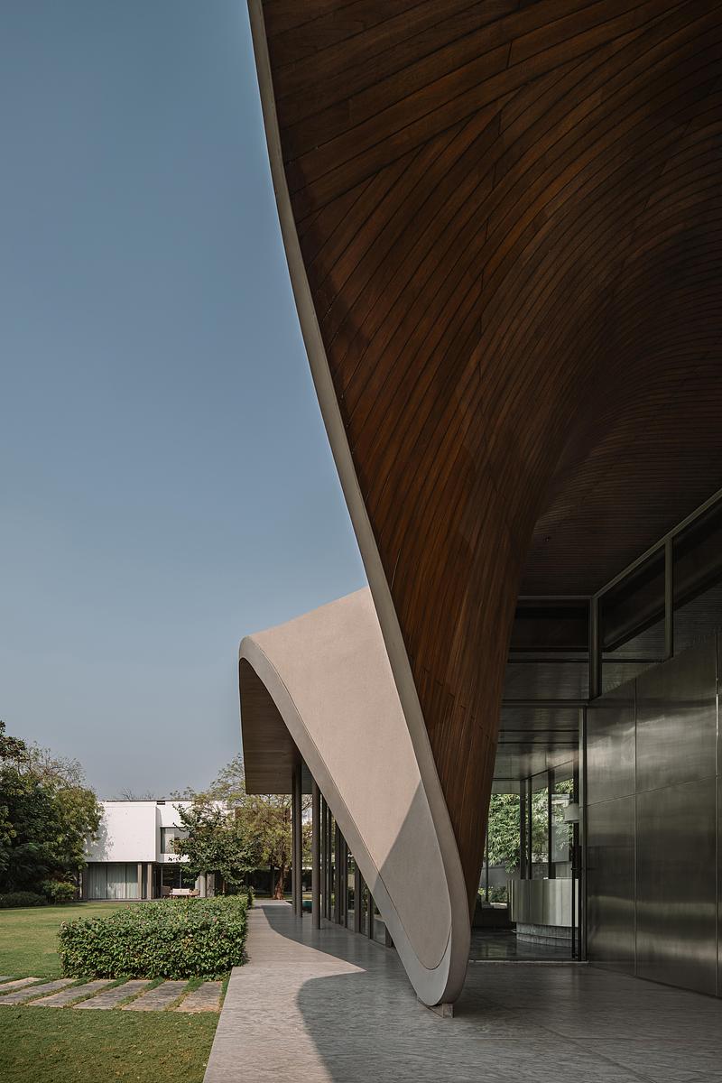 Press kit | 6986-04 - Press release | The Dip Pavilion - andblack design studio - Residential Architecture - Photo credit: Ishita Sitwala
