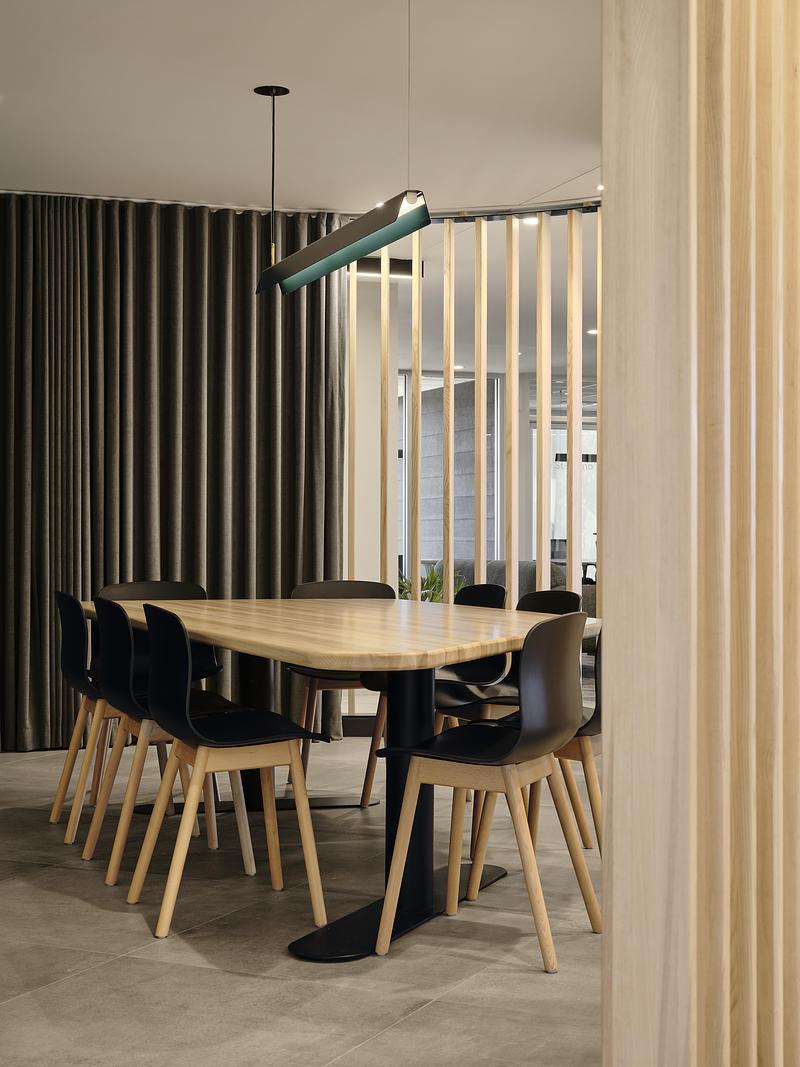 Dossier de presse | 1299-17 - Communiqué de presse | Cloria : l’art de créer des milieux de vie inspirants pour les aînés - Cloria - Design d’intérieur résidentiel - Détail de la table commune - Crédit photo : Maxime Brouillet