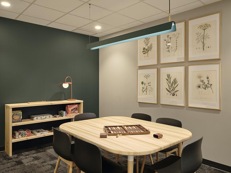 Dossier de presse | 1299-17 - Communiqué de presse | Cloria : l’art de créer des milieux de vie inspirants pour les aînés - Cloria - Design d’intérieur résidentiel - Salle de jeu - Crédit photo : Maxime Brouillet