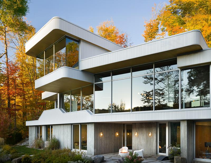 Press kit | 880-25 - Press release | The Albatross - MU Architecture - Residential Architecture - Garden level-Sunset - Photo credit: Stéphane Groleau