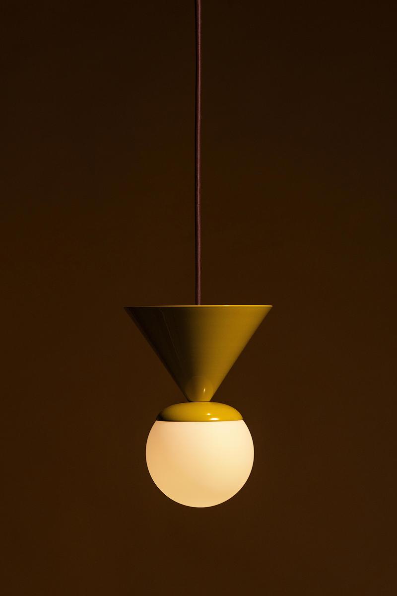 Dossier de presse | 1942-08 - Communiqué de presse | Collection Forma : Une nouvelle façon de penser la lumière - Luminaire Authentik - Design d’éclairage -  Forma 005-LA00 Couleur : SNL  - Crédit photo : Luminaire Authentik