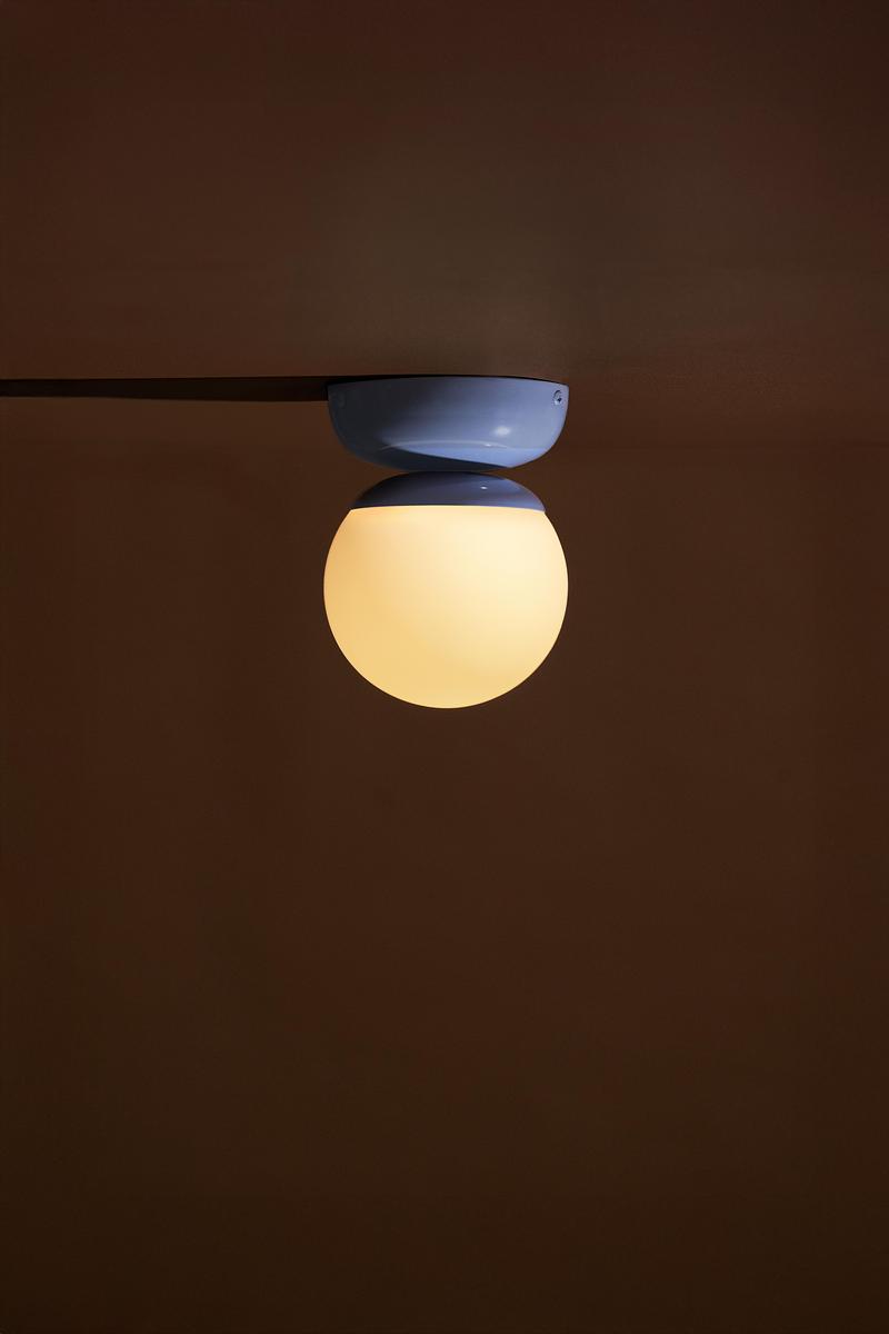 Dossier de presse | 1942-08 - Communiqué de presse | Collection Forma : Une nouvelle façon de penser la lumière - Luminaire Authentik - Design d’éclairage -  GB06-LA28 Couleur : PBL  - Crédit photo : Luminaire Authentik