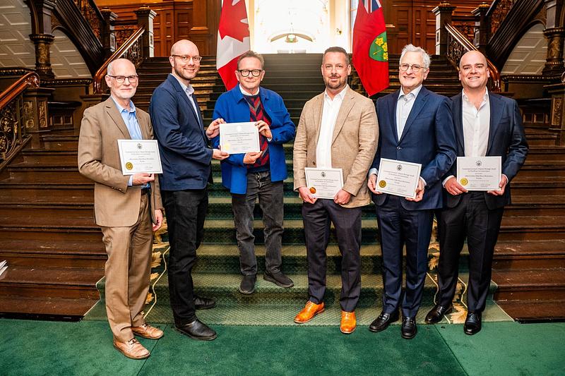 Dossier de presse | 1069-05 - Communiqué de presse | Allan Gardens Palm House Restoration Honoured with Lieutenant Governor’s Award as Momentum Builds for Conservatory Expansion - Zeidler Architecture Inc. - Architecture institutionnelle - Allan Gardens Palm House Restoration Receives Ontario Heritage Trust Lieutenant Governor’s Award for Excellence in Conservation. Pictured (from left to right): Doug Bennet (City of Toronto Parks, Forestry and Recreation), Steven Shuttle (Friends of Allan Gardens), Michael McLelland (Friends of Allan Gardens), David Collins (Zeidler), David Eckler (Architects Rasch Eckler Associates Ltd.), Myles Tompkins (Heritage Restoration Inc.) - Crédit photo : Dahlia Katz
