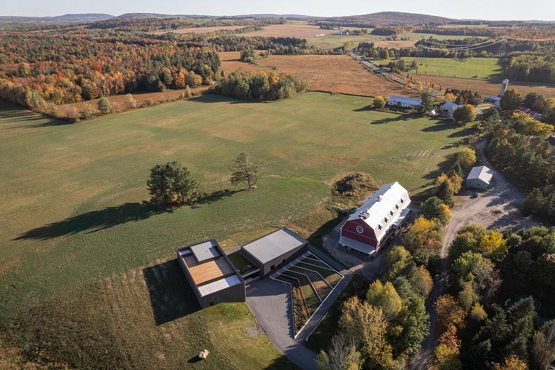 Dossier de presse | 1057-14 - Communiqué de presse | KANVA dévoile le musée du Parc Marie-Victorin : habiter la topographie pour révéler un patrimoine forgé par le temps - KANVA - Architecture institutionnelle - Crédit photo : Raphaël Thibodeau