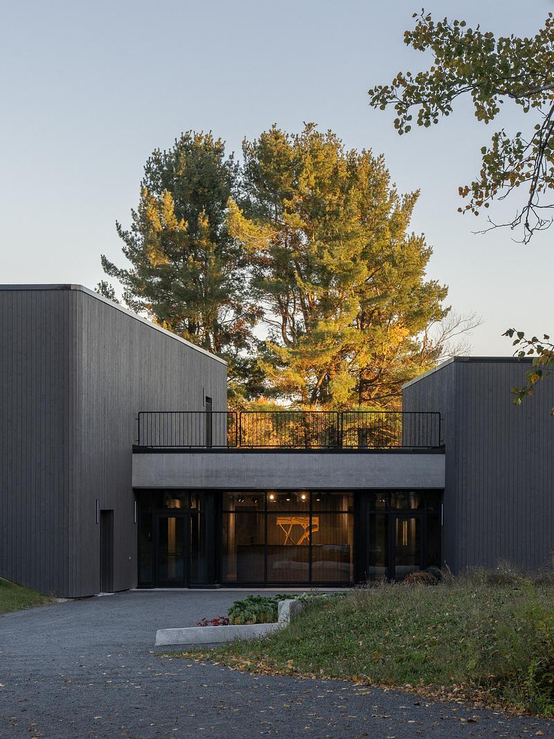 Dossier de presse | 1057-14 - Communiqué de presse | KANVA dévoile le musée du Parc Marie-Victorin : habiter la topographie pour révéler un patrimoine forgé par le temps - KANVA - Architecture institutionnelle - Crédit photo : Raphaël Thibodeau