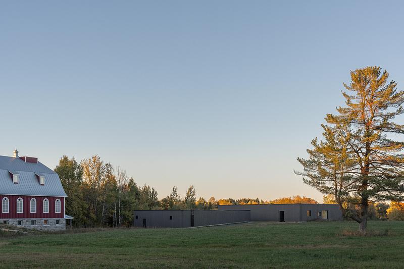 Dossier de presse | 1057-14 - Communiqué de presse | KANVA dévoile le musée du Parc Marie-Victorin : habiter la topographie pour révéler un patrimoine forgé par le temps - KANVA - Architecture institutionnelle - Crédit photo : Raphaël Thibodeau