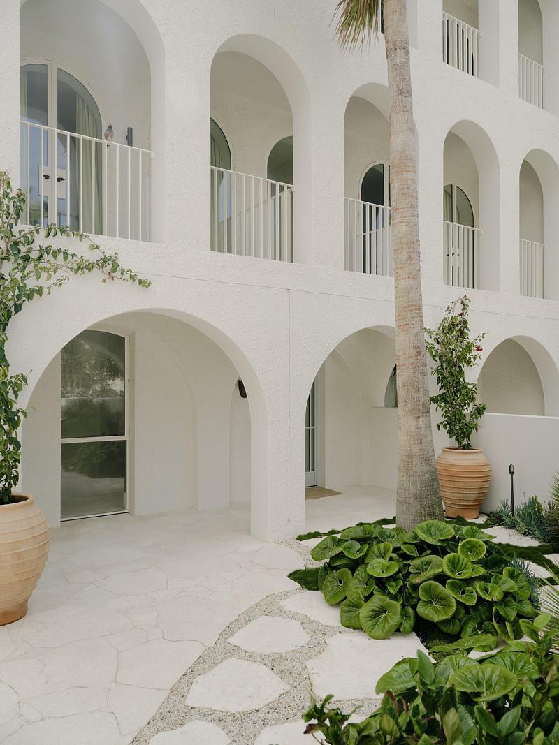 Press kit | 7855-03 - Press release | Bondi Beach Villa Reinterprets the Classical Loggia for Coastal Living - Common Office - Residential Architecture - Photo credit: Tom Ross
