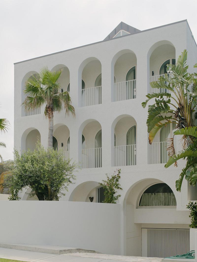 Press kit | 7855-03 - Press release | Bondi Beach Villa Reinterprets the Classical Loggia for Coastal Living - Common Office - Residential Architecture - Photo credit: Tom Ross