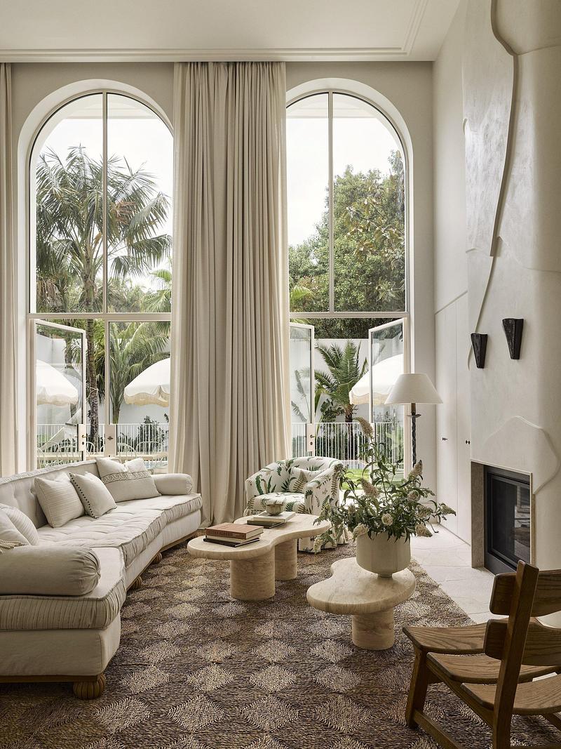 Press kit | 7855-03 - Press release | Bondi Beach Villa Reinterprets the Classical Loggia for Coastal Living - Common Office - Residential Architecture - Photo credit: Anson Smart