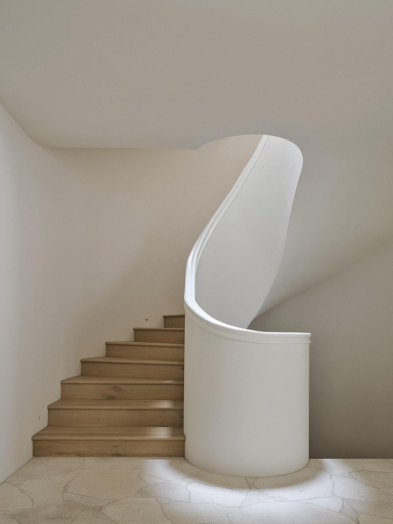 Press kit | 7855-03 - Press release | Bondi Beach Villa Reinterprets the Classical Loggia for Coastal Living - Common Office - Residential Architecture - Photo credit: Anson Smart
