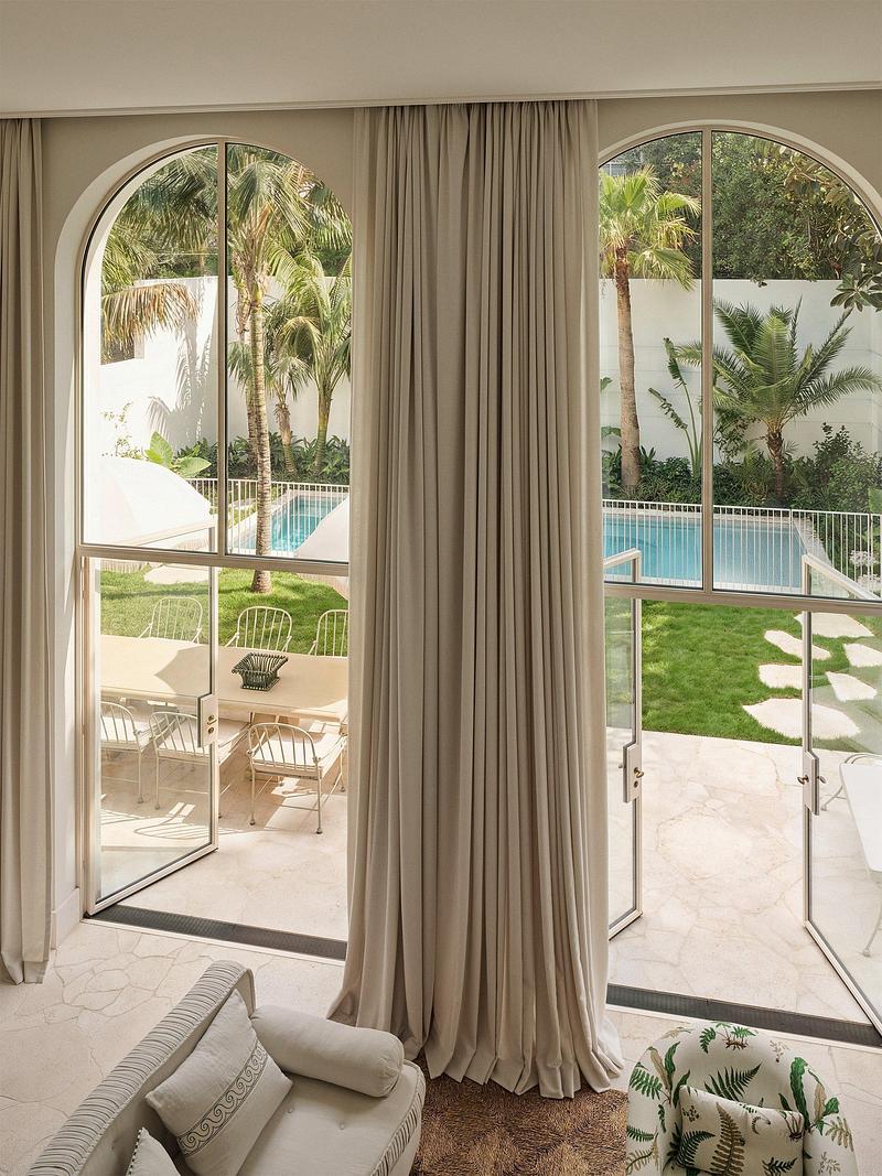 Press kit | 7855-03 - Press release | Bondi Beach Villa Reinterprets the Classical Loggia for Coastal Living - Common Office - Residential Architecture - Photo credit: Anson Smart
