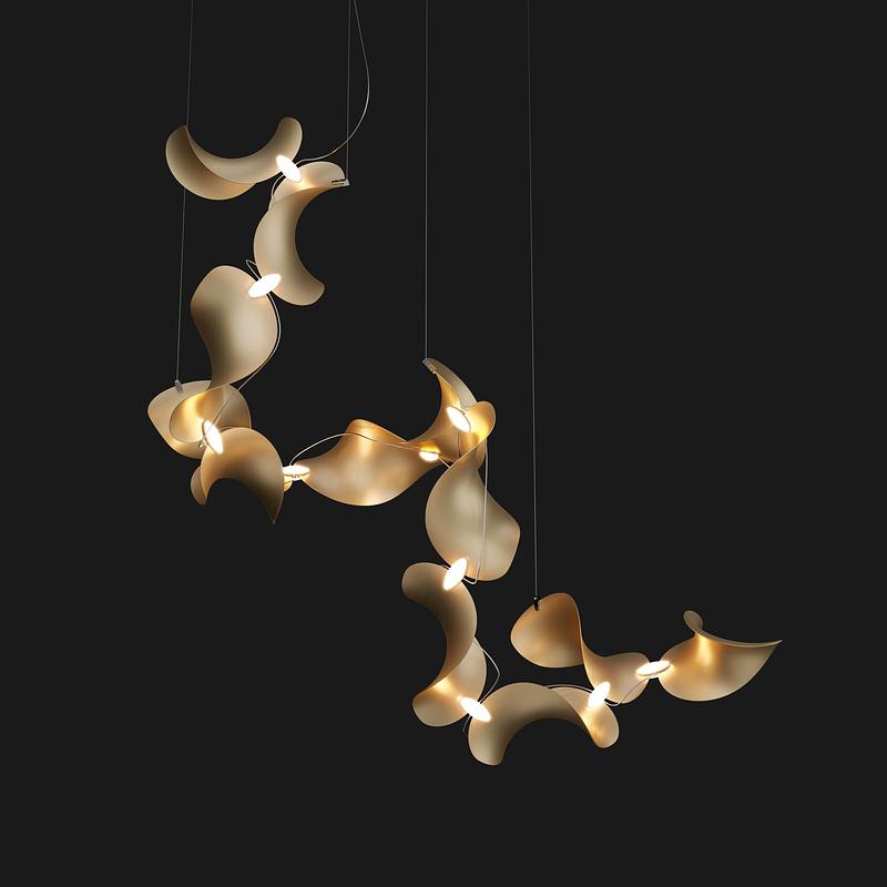 Dossier de presse | 7852-01 - Communiqué de presse | Dune Modular Pendant Luminaire - MOSS Objects - Design d’éclairage - Dune 12 Spiral, gold tone - Crédit photo : MOSS Objects