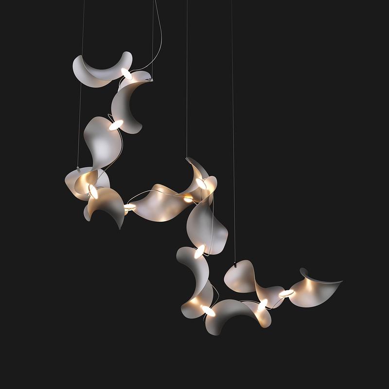 Dossier de presse | 7852-01 - Communiqué de presse | Dune Modular Pendant Luminaire - MOSS Objects - Design d’éclairage - Dune 12 Spiral, silver anodized - Crédit photo : MOSS Objects