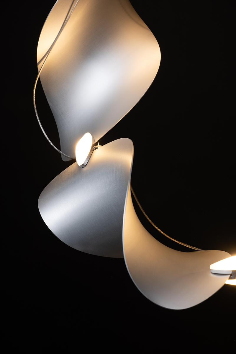 Dossier de presse | 7852-01 - Communiqué de presse | Dune Modular Pendant Luminaire - MOSS Objects - Design d’éclairage - Crédit photo : MOSS Objects