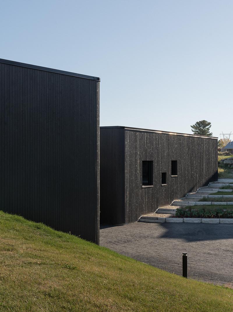 Dossier de presse | 1057-14 - Communiqué de presse | KANVA dévoile le musée du Parc Marie-Victorin : habiter la topographie pour révéler un patrimoine forgé par le temps - KANVA - Architecture institutionnelle - Crédit photo : Raphaël Thibodeau