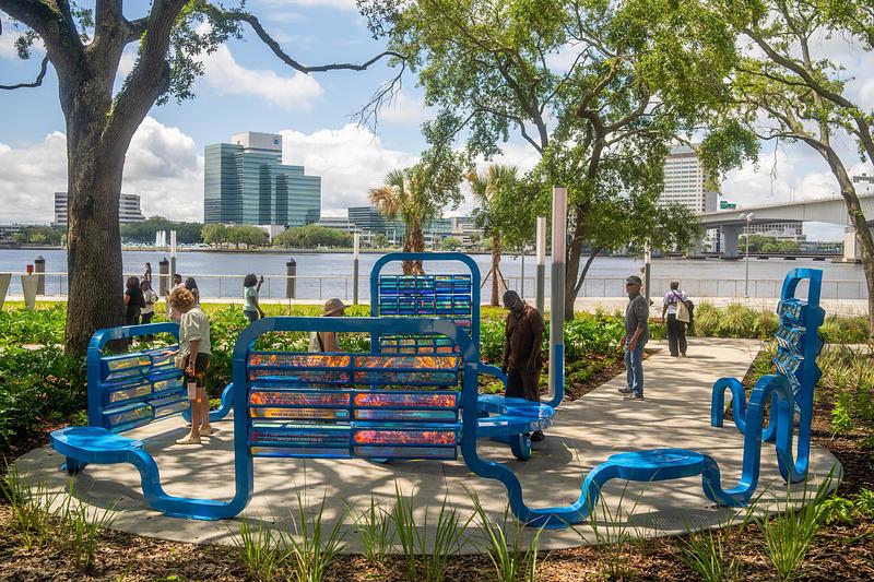 Dossier de presse | 5595-12 - Communiqué de presse | The Urban Conga Unveils 'A Cappella', a New Public Art Installation Celebrating Jacksonville's Enduring Musical Legacy - The Urban Conga - Design urbain - The installation sits on a music note created as a part of the park's overall plan.  - Crédit photo : Photo by Christopher Brickman