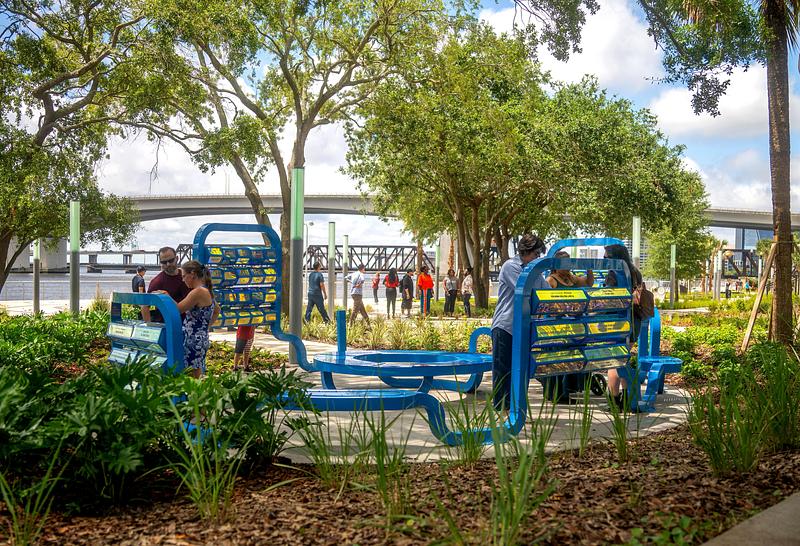 Dossier de presse | 5595-12 - Communiqué de presse | The Urban Conga Unveils 'A Cappella', a New Public Art Installation Celebrating Jacksonville's Enduring Musical Legacy - The Urban Conga - Design urbain - The work was designed to frame out different views of the surrounding city and landscape.  - Crédit photo : Photo by Christopher Brickman