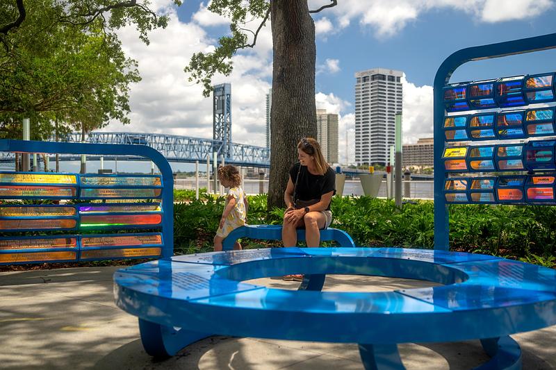 Dossier de presse | 5595-12 - Communiqué de presse | The Urban Conga Unveils 'A Cappella', a New Public Art Installation Celebrating Jacksonville's Enduring Musical Legacy - The Urban Conga - Design urbain - A series of seats serves as places of pause and reflection within the work.  - Crédit photo : Photo by Christopher Brickman