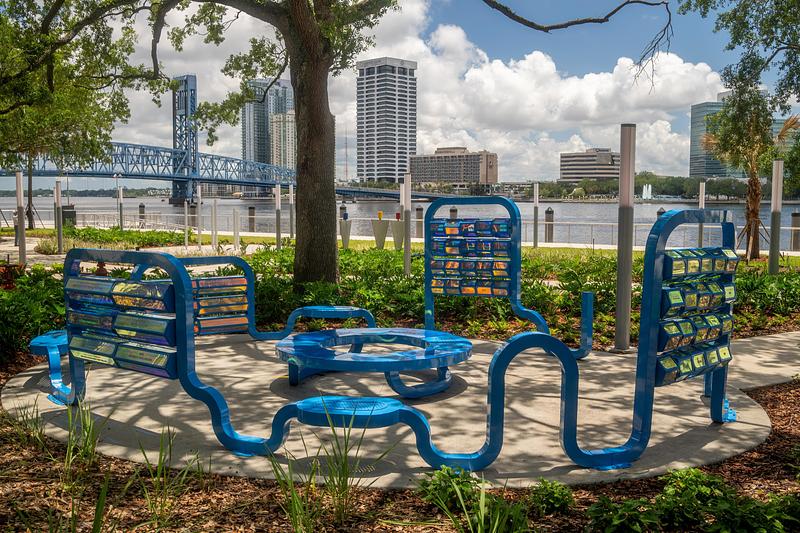 Dossier de presse | 5595-12 - Communiqué de presse | The Urban Conga Unveils 'A Cappella', a New Public Art Installation Celebrating Jacksonville's Enduring Musical Legacy - The Urban Conga - Design urbain -   The work sits in the Music Garden on the St. Johns River.   - Crédit photo : Photo by Christopher Brickman