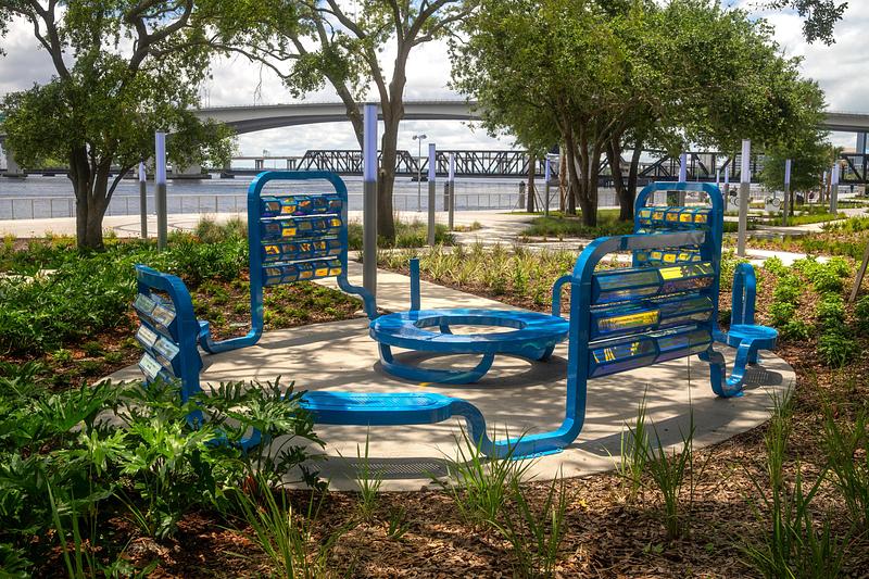 Dossier de presse | 5595-12 - Communiqué de presse | The Urban Conga Unveils 'A Cappella', a New Public Art Installation Celebrating Jacksonville's Enduring Musical Legacy - The Urban Conga - Design urbain - The work sits within a musical note of the overall park design.  - Crédit photo : Photo by Christopher Brickman