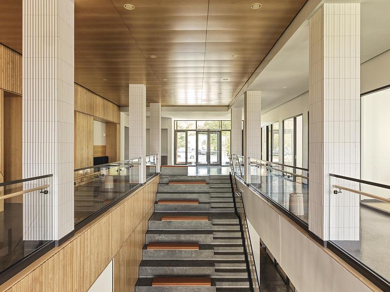 Dossier de presse | 7855-08 - Communiqué de presse | CIVILIAN Elevates Student Experience with Architecturally-Integrated Interiors at Bard College’s North Campus Residence Complex - CIVILIAN - Architecture commerciale - Crédit photo : Chris Mottalini