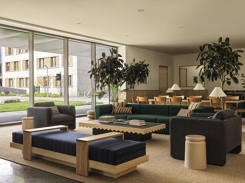Dossier de presse | 7855-08 - Communiqué de presse | CIVILIAN Elevates Student Experience with Architecturally-Integrated Interiors at Bard College’s North Campus Residence Complex - CIVILIAN - Architecture commerciale - Crédit photo : Chris Mottalini