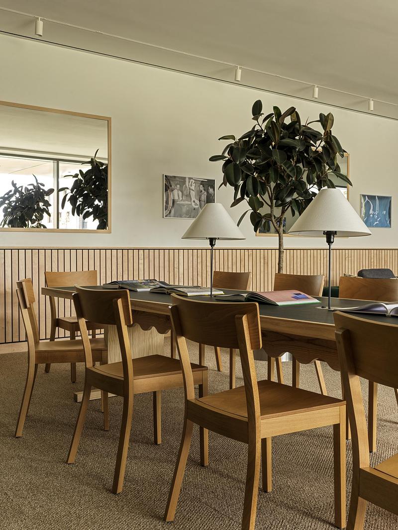 Dossier de presse | 7855-08 - Communiqué de presse | CIVILIAN Elevates Student Experience with Architecturally-Integrated Interiors at Bard College’s North Campus Residence Complex - CIVILIAN - Architecture commerciale - Crédit photo : Chris Mottalini