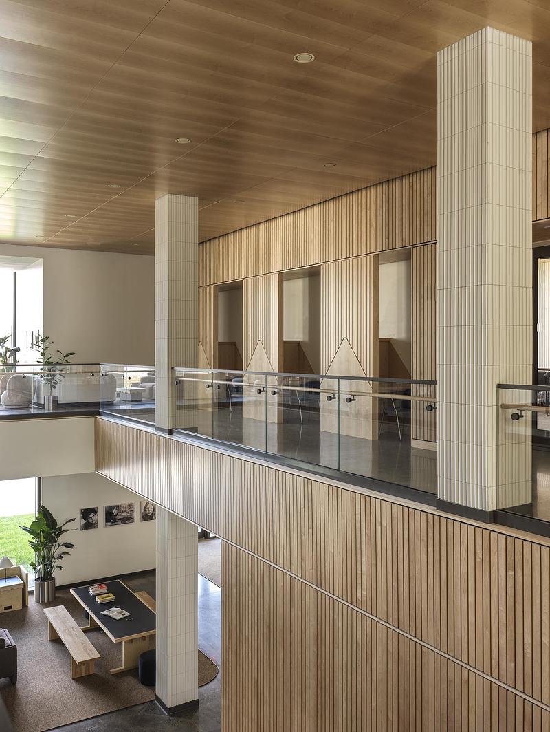 Dossier de presse | 7855-08 - Communiqué de presse | CIVILIAN Elevates Student Experience with Architecturally-Integrated Interiors at Bard College’s North Campus Residence Complex - CIVILIAN - Architecture commerciale - Crédit photo : Chris Mottalini