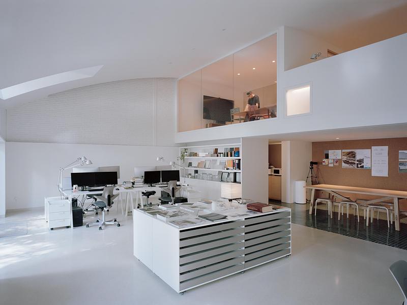 Press kit | 809-48 - Press release | AZURE Announces the 28 Winners of the 2026 AZ Awards - AZURE Media - Competition - Interiors - <p class="">WORKSPACE</p><p>Winner (tie):</p><p>Office Renovation in OCT Loft by ARC Z, Shenzhen, China </p> - Photo credit: Chen Hao