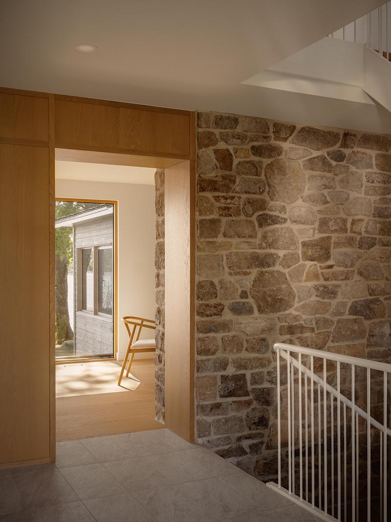 Press kit | 611-50 - Press release | New Guide 200: Index-Design Highlights Québec’s Most Influential Architecture and Interior Design Practices - Index-Design - Edition - De la Rive Residence, by Mise à jour Studio - Photo credit: Félix Michaud
