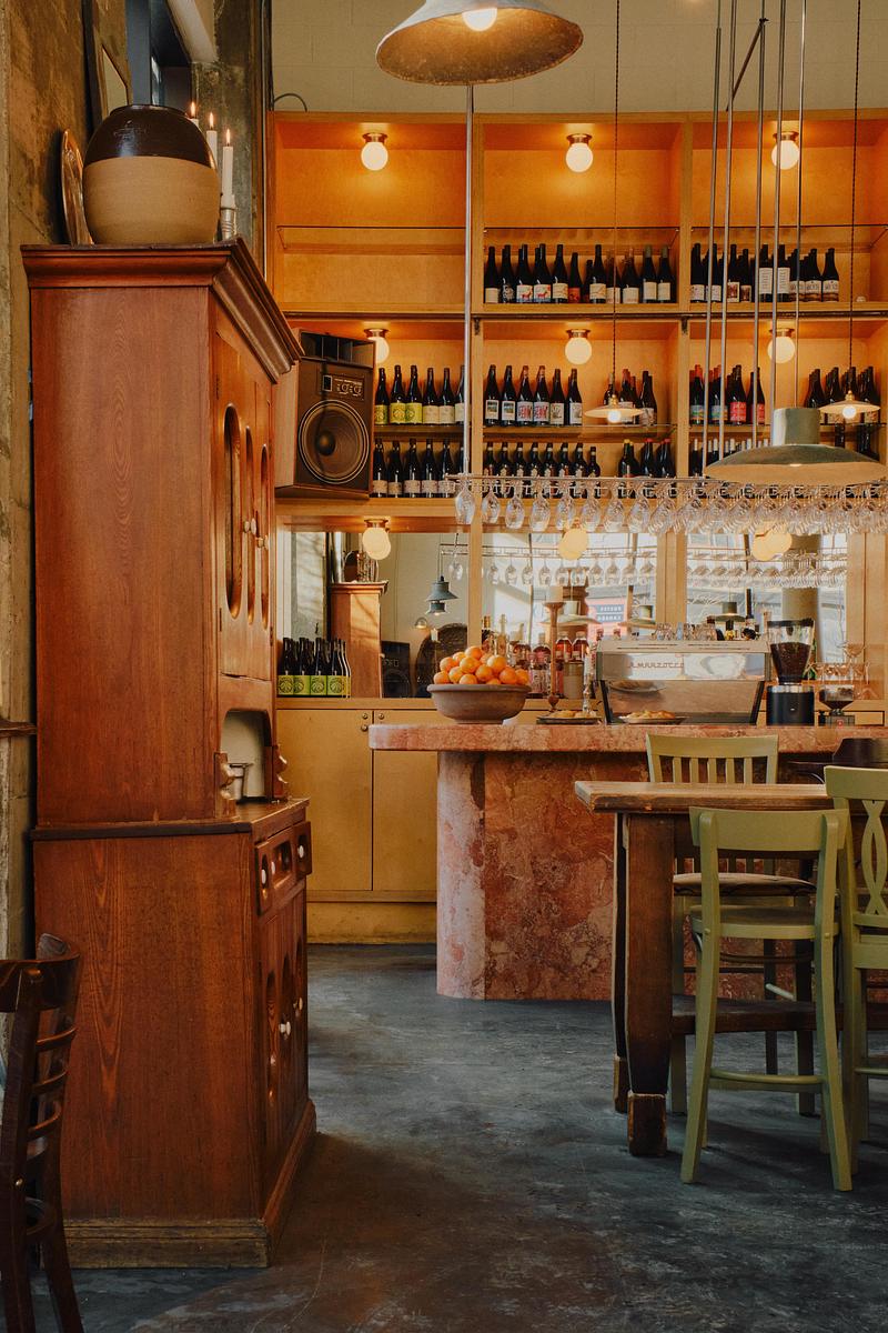 Press kit | 846-28 - Press release | Céragrès launches a new website - Céragrès - Product - <p class="">Aucoin Fairmount Project. The Breccia Pernice bar counter, crafted by Céragrès, brings character and elegance to the space.</p> - Photo credit:  Photo Credit : Aucoin <b></b><span></span>