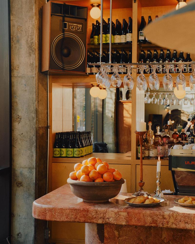 Press kit | 846-28 - Press release | Céragrès launches a new website - Céragrès - Product - <p class="">Aucoin Fairmount Project. The Breccia Pernice bar counter, crafted by Céragrès, brings character and elegance to the space.</p> - Photo credit:  Photo Credit : Aucoin<span></span> 