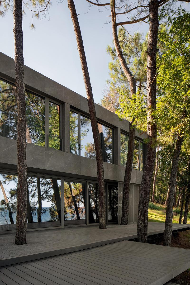 Press kit | 3045-05 - Press release | Pine House - STARH - Residential Architecture - Photo credit: Dian Stanchev