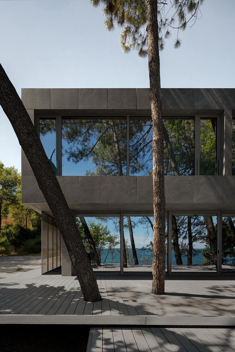 Press kit | 3045-05 - Press release | Pine House - STARH - Residential Architecture - Photo credit: Dian Stanchev