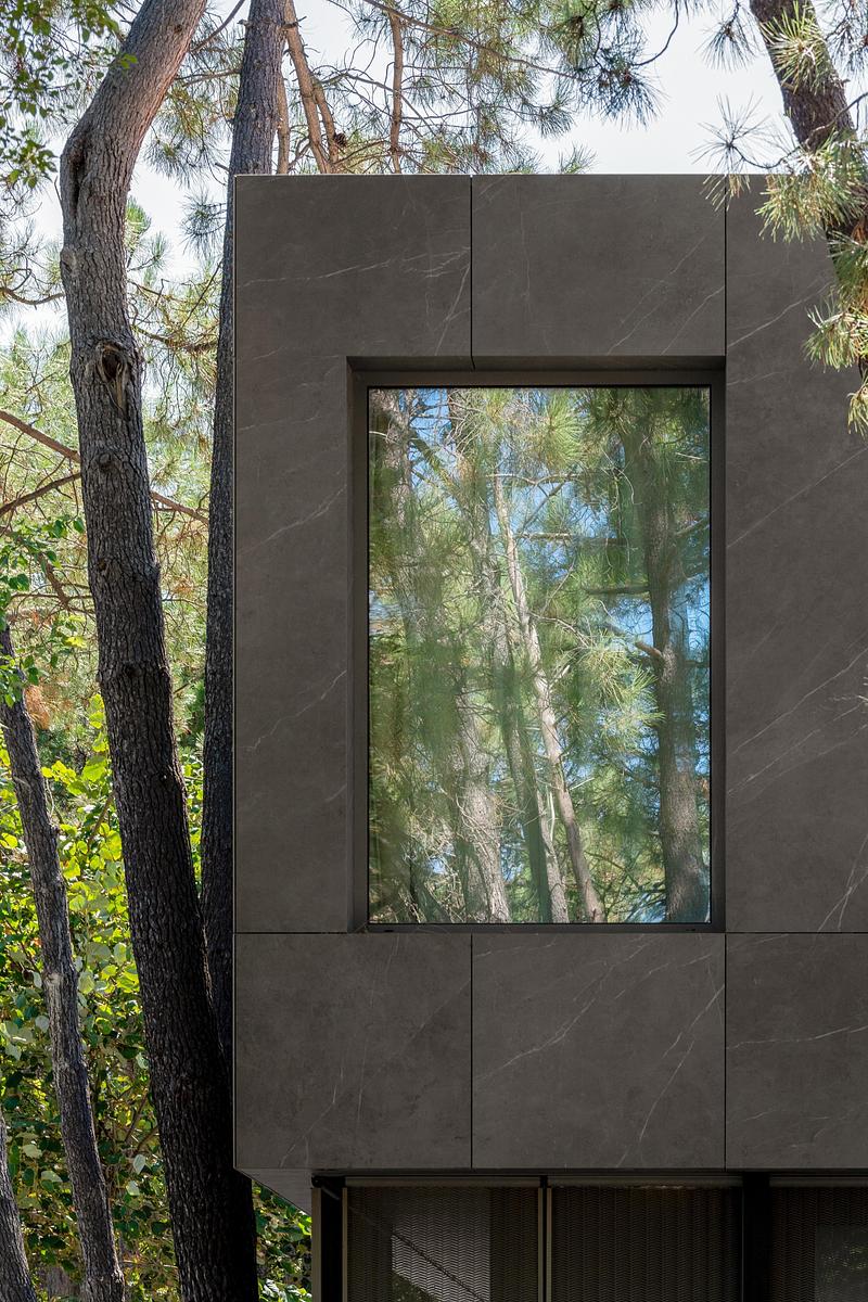 Press kit | 3045-05 - Press release | Pine House - STARH - Residential Architecture - Photo credit: Dian Stanchev