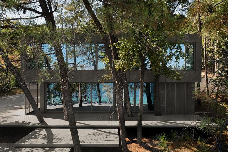 Press kit | 3045-05 - Press release | Pine House - STARH - Residential Architecture - Photo credit: Dian Stanchev