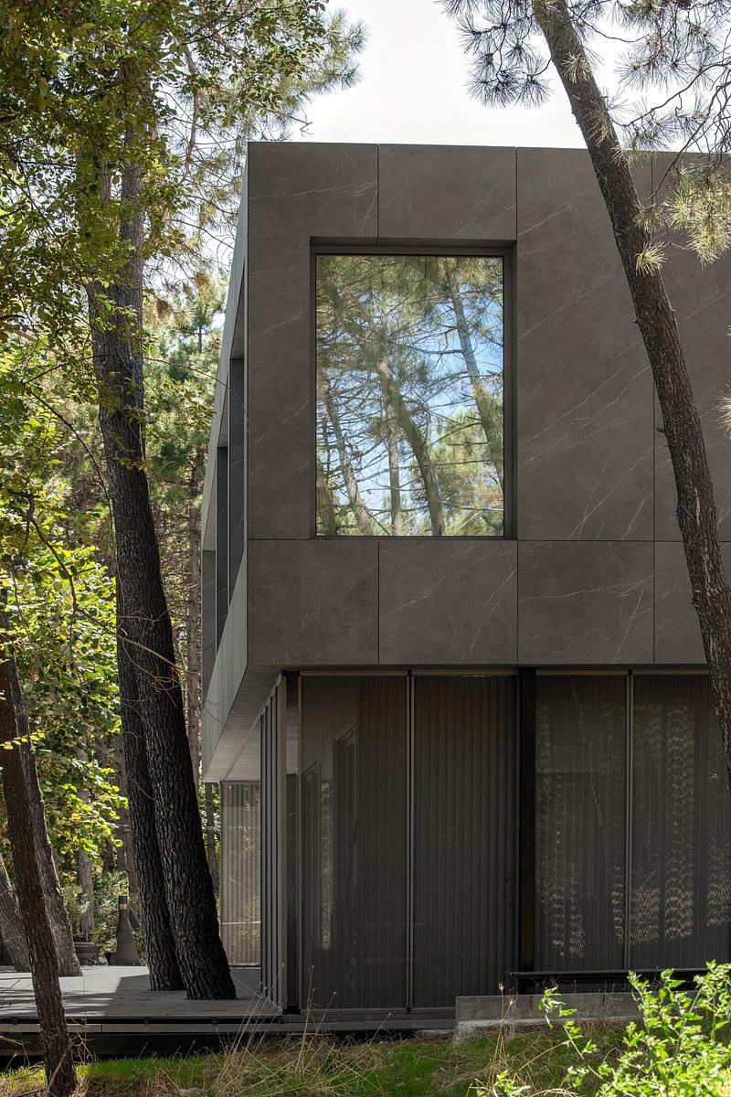 Press kit | 3045-05 - Press release | Pine House - STARH - Residential Architecture - Photo credit: Dian Stanchev