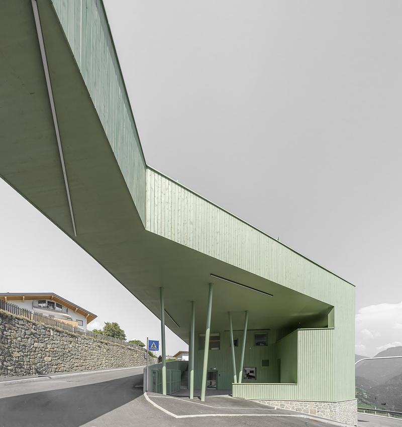 Press kit | 6799-01 - Press release | Roland Baldi Architects Completes Monolithic Multifunctional Building in Barbiano - Roland Baldi Architects - Institutional Architecture - Photo credit: Oskar Da Riz