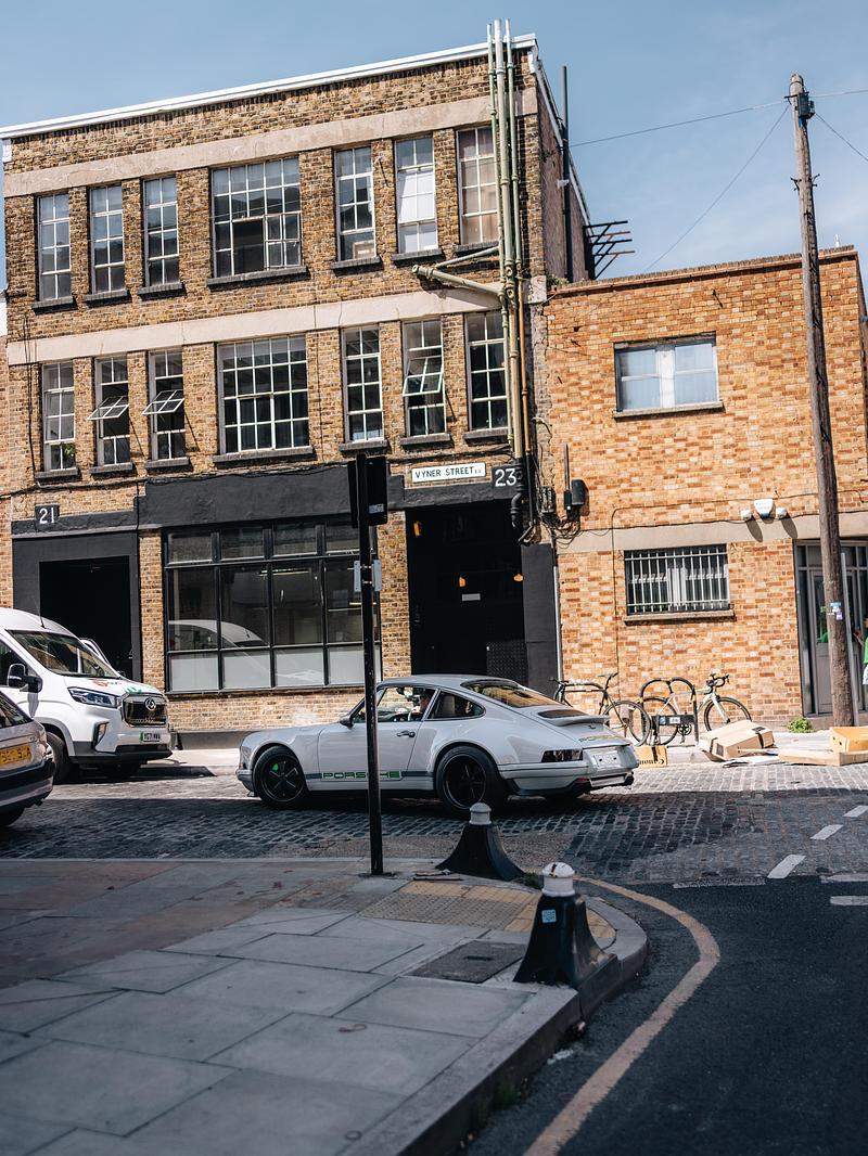 Dossier de presse | 7917-01 - Communiqué de presse | Theon Design and Brinkworth Ask a Simple Question: What Should We Preserve? - Theon Design - Design industriel - The latest Theon Design creation on the streets of East London, UK - Crédit photo :  Theon Design