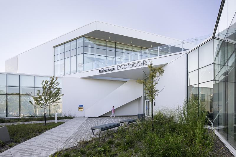 Dossier de presse | 2263-11 - Communiqué de presse | La Bibliothèque L'Octogone : un pôle civique réinventé - Anne Carrier Architectes - Architecture institutionnelle - Crédit photo : Adrien Williams