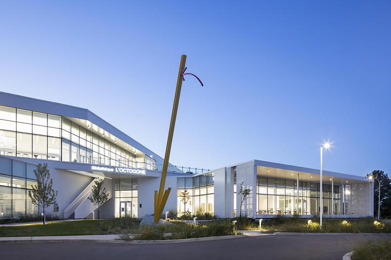 Dossier de presse | 2263-11 - Communiqué de presse | La Bibliothèque L'Octogone : un pôle civique réinventé - Anne Carrier Architectes - Architecture institutionnelle - Crédit photo : Adrien Williams