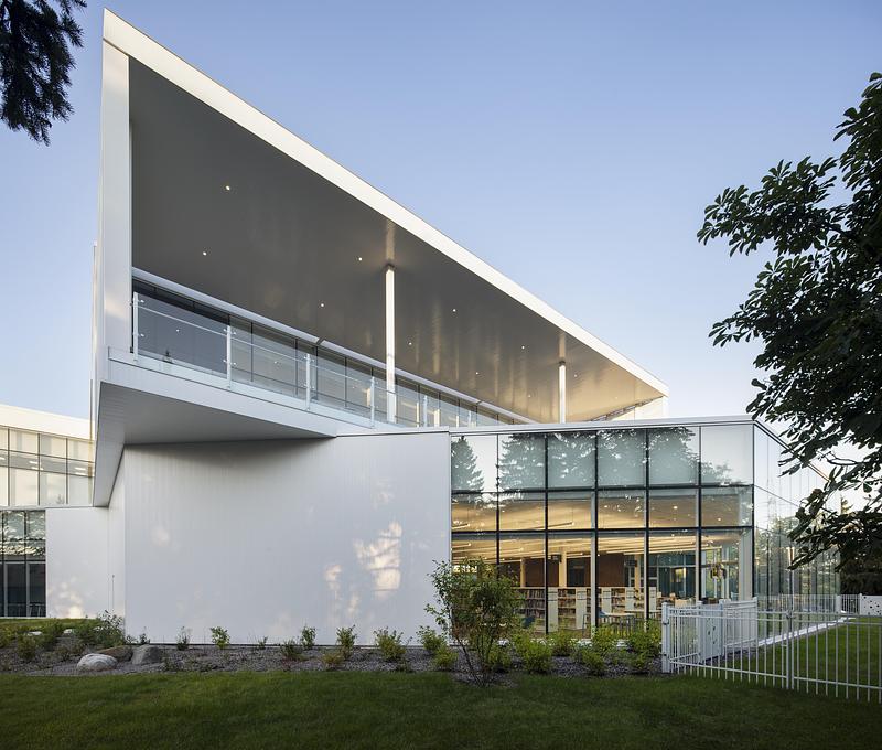 Dossier de presse | 2263-11 - Communiqué de presse | La Bibliothèque L'Octogone : un pôle civique réinventé - Anne Carrier Architectes - Architecture institutionnelle - Crédit photo : Adrien Williams