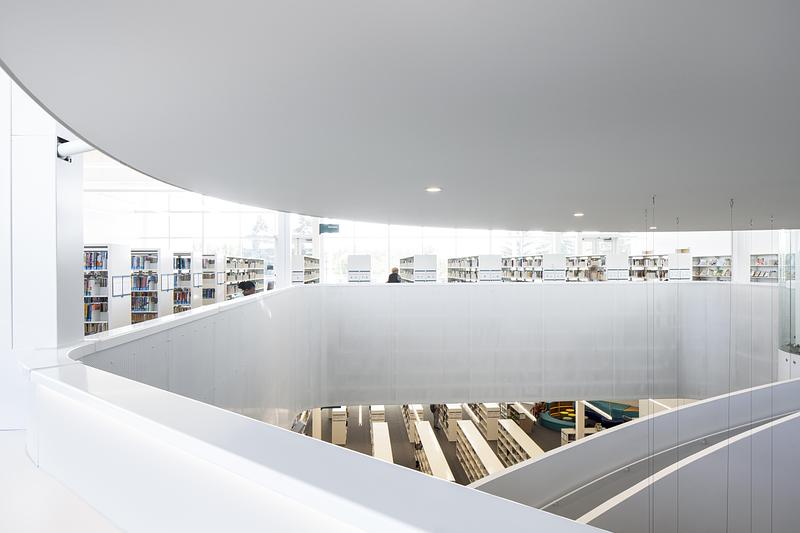 Dossier de presse | 2263-11 - Communiqué de presse | La Bibliothèque L'Octogone : un pôle civique réinventé - Anne Carrier Architectes - Architecture institutionnelle - Crédit photo : Adrien Williams