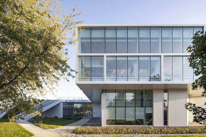 Dossier de presse | 2263-11 - Communiqué de presse | La Bibliothèque L'Octogone : un pôle civique réinventé - Anne Carrier Architectes - Architecture institutionnelle - Crédit photo : Adrien Williams