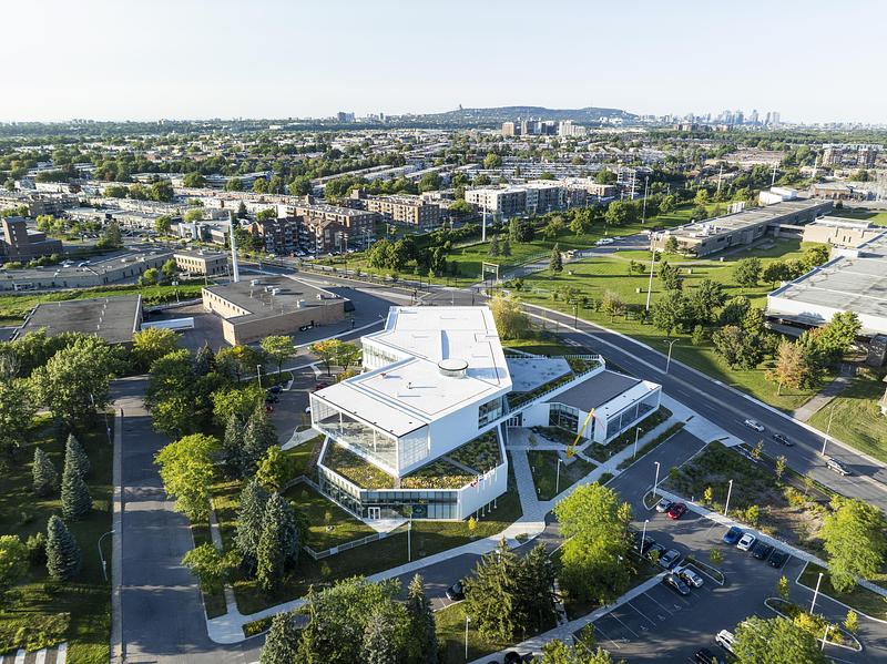 Dossier de presse | 2263-11 - Communiqué de presse | La Bibliothèque L'Octogone : un pôle civique réinventé - Anne Carrier Architectes - Architecture institutionnelle - Crédit photo : Adrien Williams