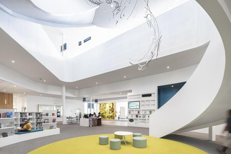 Dossier de presse | 2263-11 - Communiqué de presse | La Bibliothèque L'Octogone : un pôle civique réinventé - Anne Carrier Architectes - Architecture institutionnelle - Crédit photo : Adrien Williams