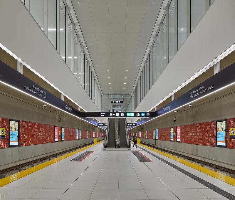 Dossier de presse | 718-05 - Communiqué de presse | Eglinton Crosstown LRT : Rehausser la qualité du design dans l'espace public - Daoust Lestage Lizotte Stecker Benech - Architecture institutionnelle - <p class="">La tapisserie urbaine est un élément emblématique de l’approche SITU.</p> - Crédit photo : Tom Arban