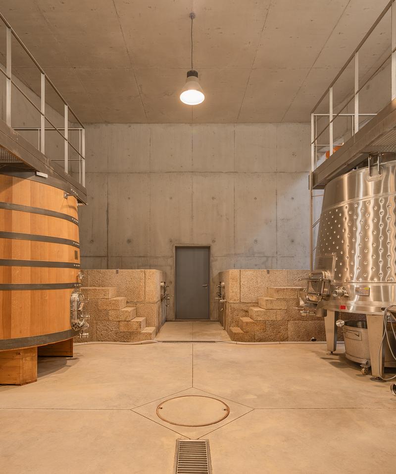 Press kit | 5153-01 - Press release | Quinta de Adorigo Winery - Atelier Sérgio Rebelo - Commercial Architecture - Photo credit: Fernando Guerra